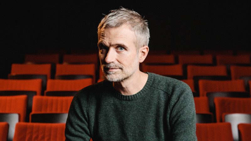 Incarner l’idiotie