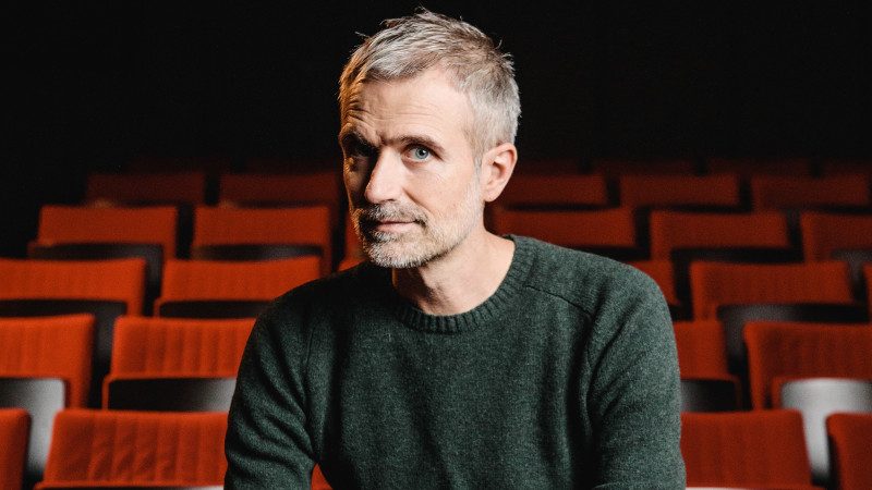 Incarner l’idiotie