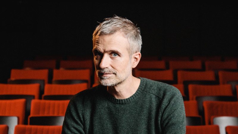 Incarner l’idiotie